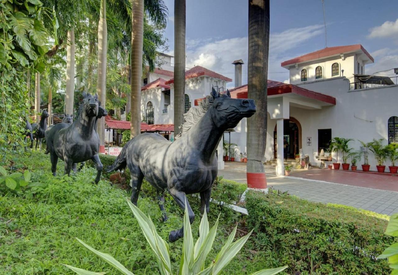 Khanvel Resort Silvassa Esterno foto