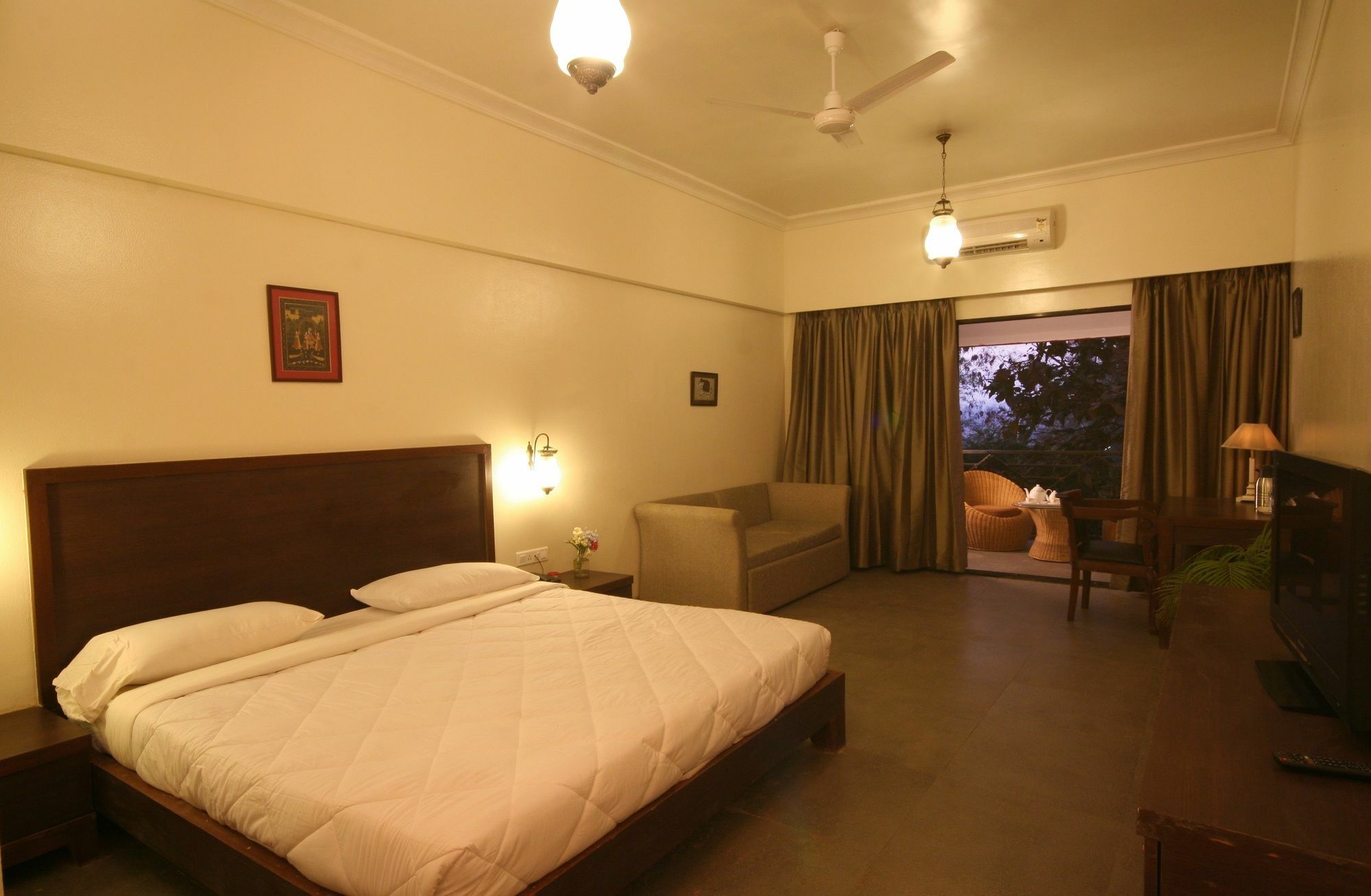 Khanvel Resort Silvassa Esterno foto